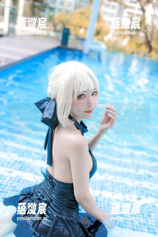 用小秘书的姿态打开Kitkat Cosplay的图包，分享必看！